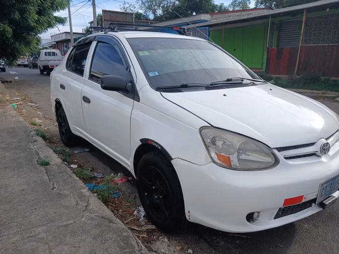 BONITO Y ECONÓMICO TOYOT YARIS...