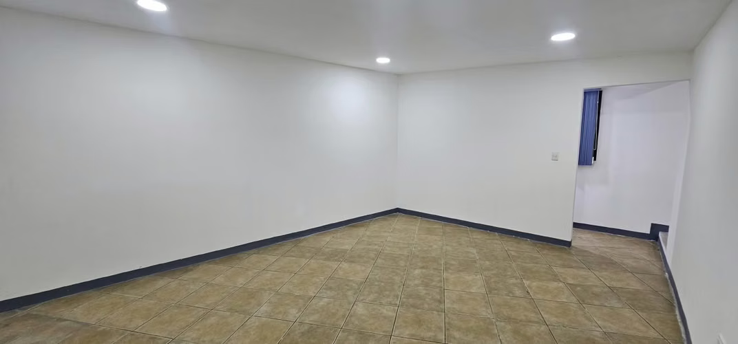 ¡Se renta! Modulo comercial en Las Colinas