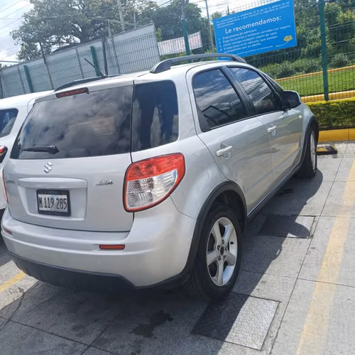 Suzuki SX4 2008 gris plateado — económico, AC al 100%, documentos en regla | $6,300 negociable