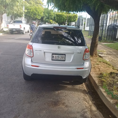 Suzuki SX4 2008 gris plateado — económico, AC al 100%, documentos en regla | $6,300 negociable