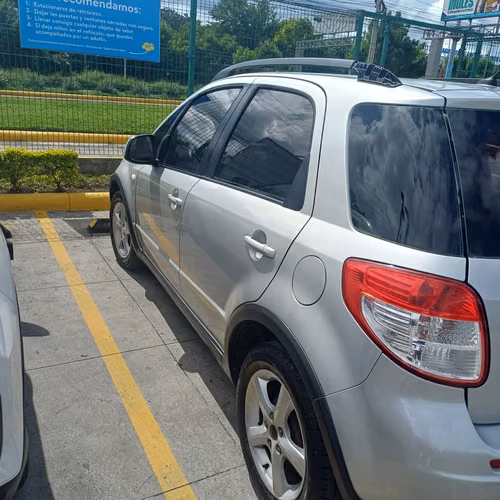 Suzuki SX4 2008 gris plateado — económico, AC al 100%, documentos en regla | $6,300 negociable