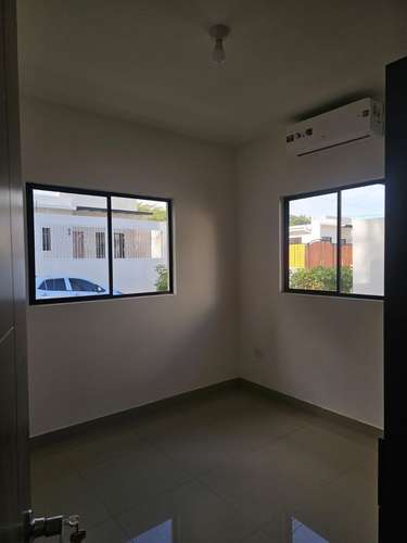 Casa nueva en renta en Residencial La Paz, Managua | 3 hab + servicio · Piscina · US$ 1,100 - Imagen 8