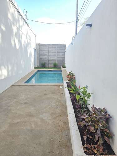 Casa nueva en renta en Residencial La Paz, Managua | 3 hab + servicio · Piscina · US$ 1,100 - Imagen 3