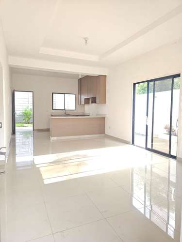 Casa nueva en renta en Residencial La Paz, Managua | 3 hab + servicio · Piscina · US$ 1,100 - Imagen 11