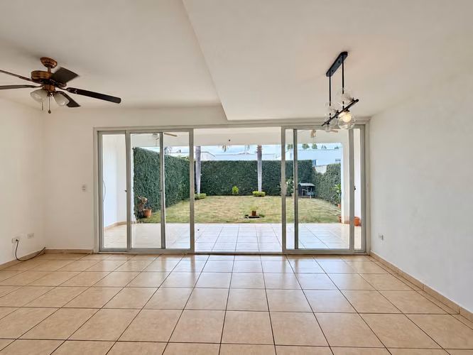  SE RENTA HERMOSA CASA EN LAS COLINAS, MANAGUA 