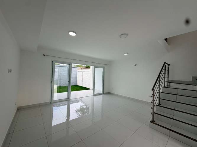  SE RENTA MODERNA CASA DE 2 PLANTAS EN LAS COLINAS, MANAGUA - Imagen 2