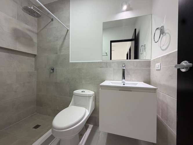 SE RENTA MODERNA CASA DE 2 PLANTAS EN LAS COLINAS, MANAGUA - Imagen 16