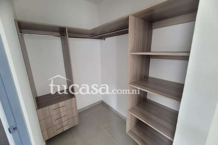 Renta casa nueva dentro de condominio con piscina comunal  - Imagen 9
