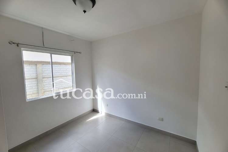 Renta casa nueva dentro de condominio con piscina comunal  - Imagen 8