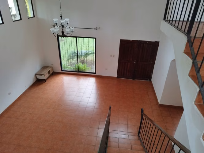 En venta hermosa casa de dos plantas Jinotepe Carazo Nicaragua - Imagen 2