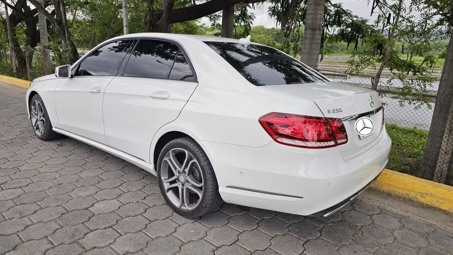 MERCEDES BENZ E250 2015