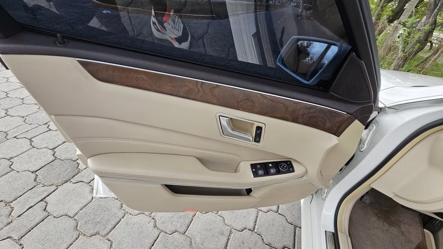 MERCEDES BENZ E250 2015