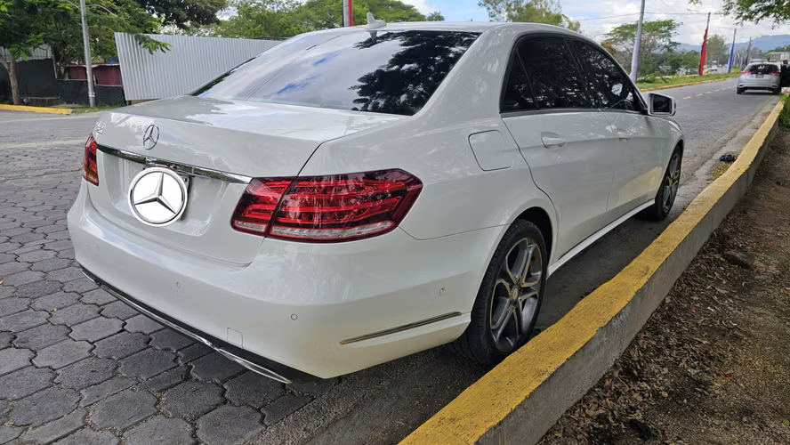 MERCEDES BENZ E250 2015