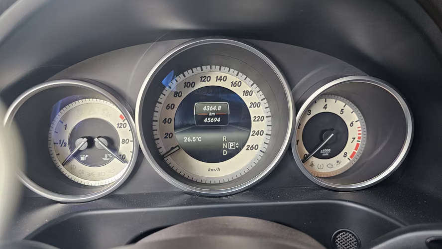 MERCEDES BENZ E250 2015