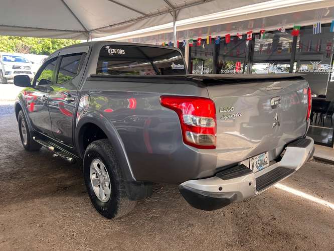 Mitsubishi L200 año 2017  -Mecanica 4x4  - Imagen 3
