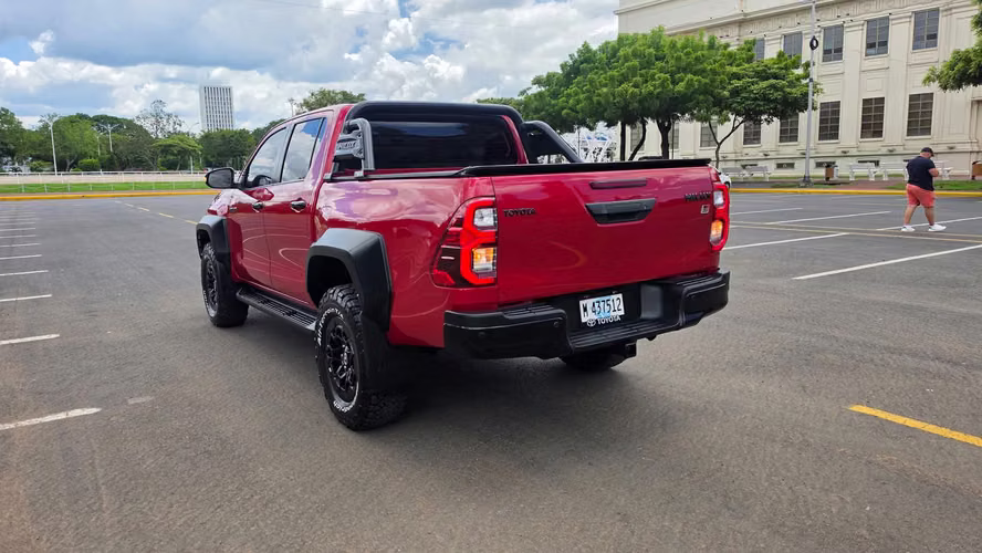 HERMOSA TOYOTA HILUX GR 2026