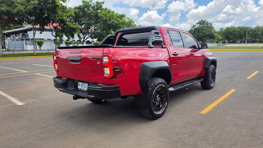 HERMOSA TOYOTA HILUX GR 2026