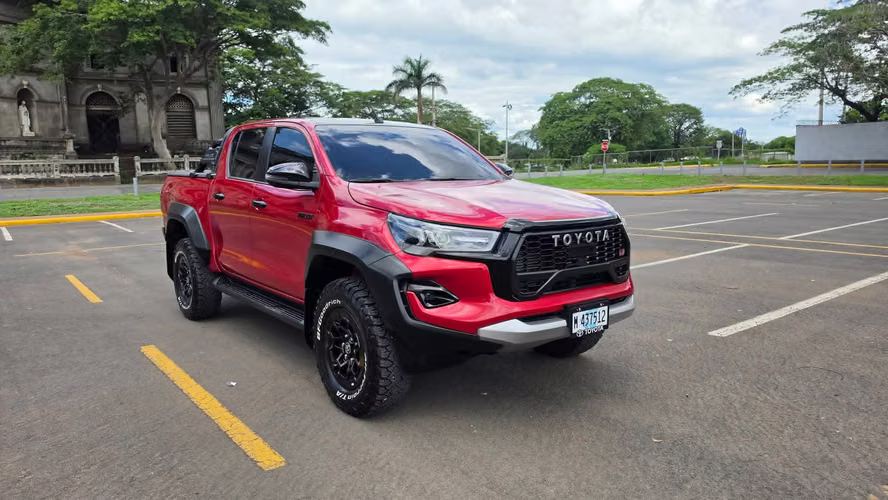 HERMOSA TOYOTA HILUX GR 2026
