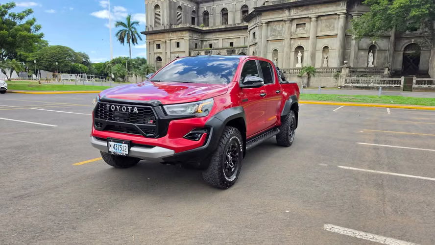 HERMOSA TOYOTA HILUX GR 2026