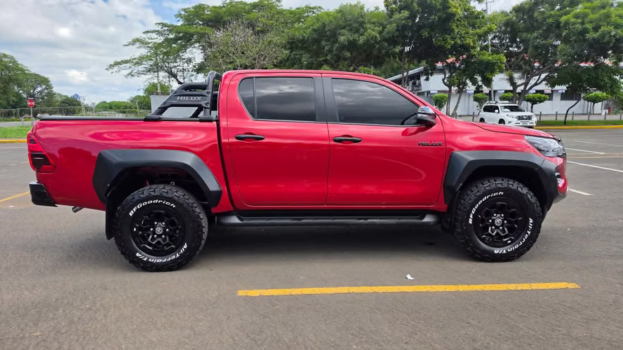 HERMOSA TOYOTA HILUX GR 2026