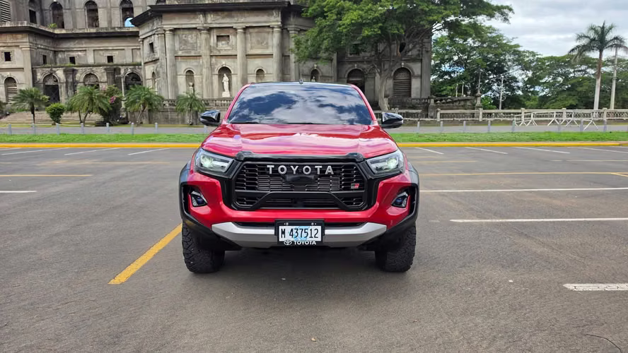 HERMOSA TOYOTA HILUX GR 2026