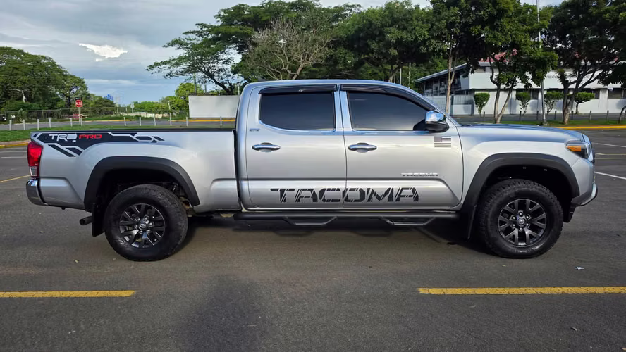 INIGUALABLE TOYOTA TACOMA 4X4 2016 - Imagen 4