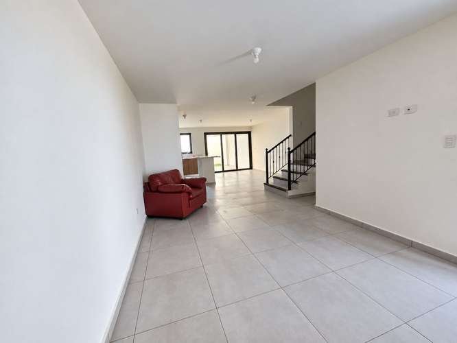 Casa en El Cortijo de la Sierra | 3 habitaciones + estudio y servicio | US$225,000 - Imagen 9