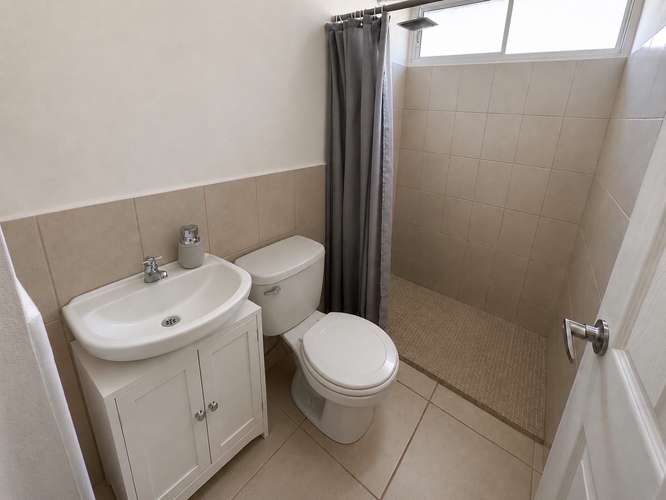 CASA ESQUINERA NUEVA EN RENTA – URBANIZACIÓN BETHEL - Imagen 8