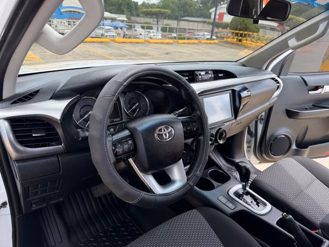 SEMINUEVA Hilux 2023 Automatica