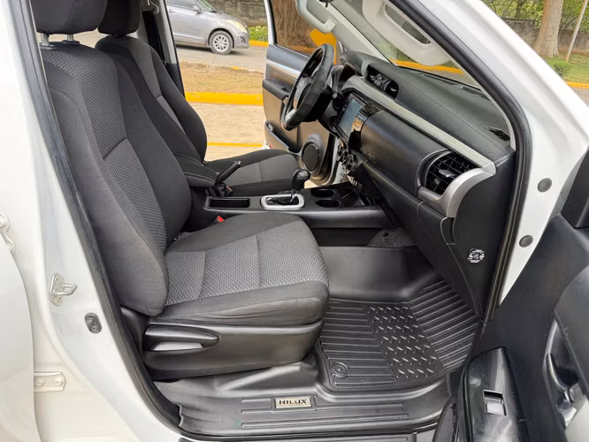 SEMINUEVA Hilux 2023 Automatica