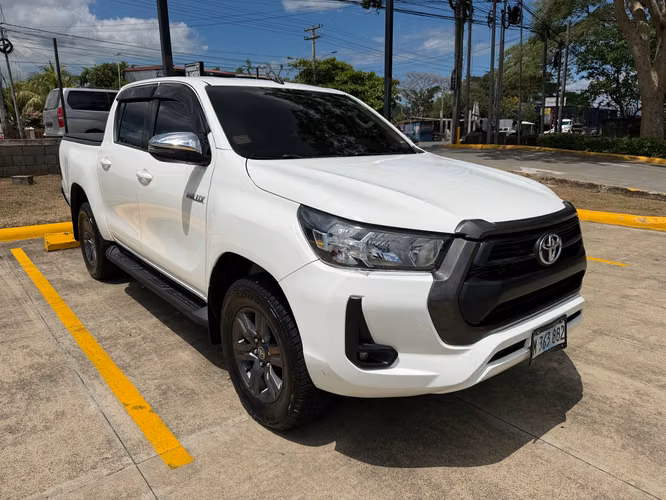 SEMINUEVA Hilux 2023 Automatica