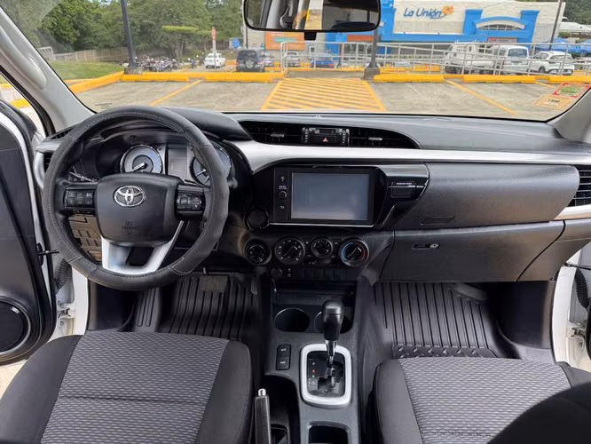 SEMINUEVA Hilux 2023 Automatica