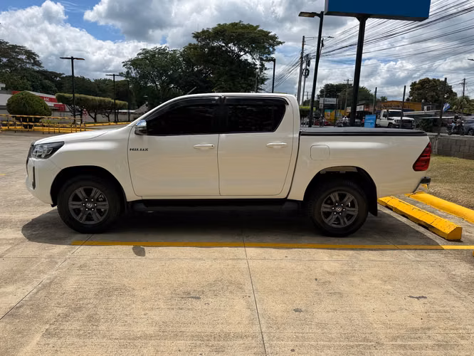 SEMINUEVA Hilux 2023 Automatica