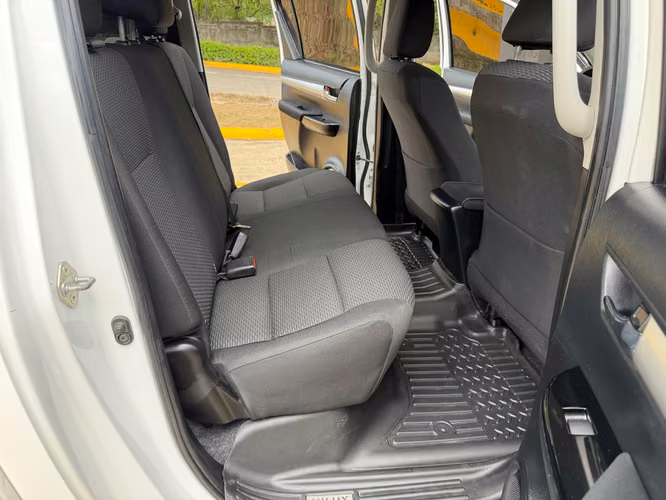 SEMINUEVA Hilux 2023 Automatica