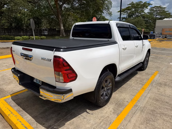 SEMINUEVA Hilux 2023 Automatica