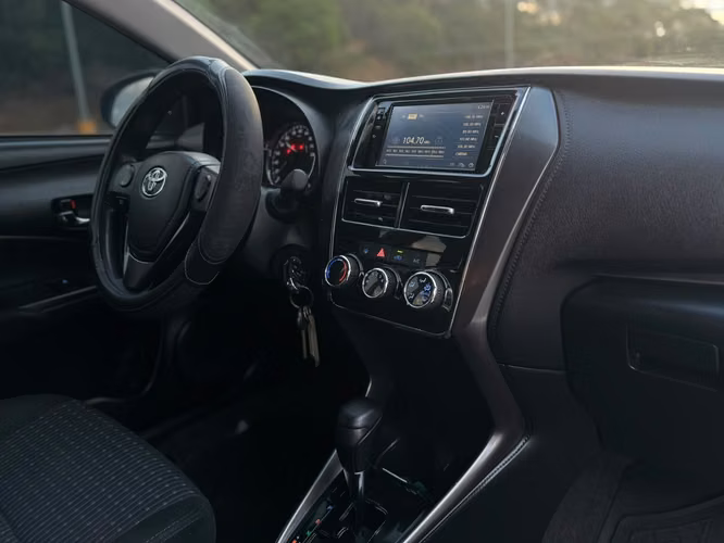 TOYOTA YARIS E 2022 || AUTOMATICO - Imagen 12