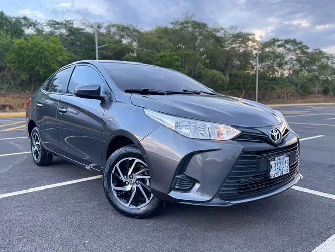 TOYOTA YARIS E 2022 || AUTOMATICO - Imagen 2