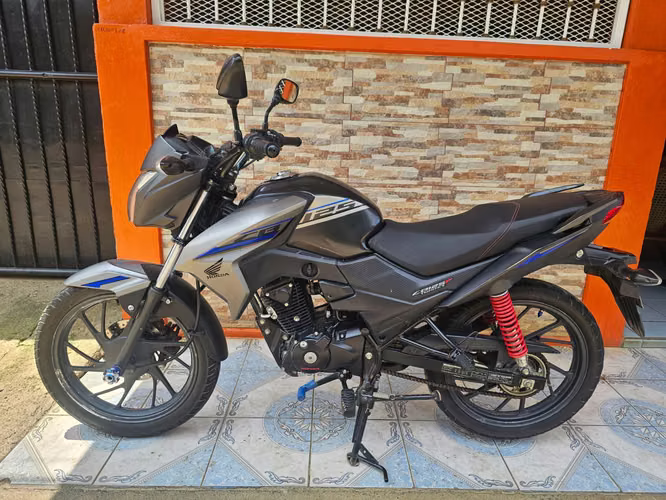 VENDO MOTO HONDA, MODELO CB 125 TWISTER, AÑO 2024, EXCELENTES CONDICIONES. - Imagen 1