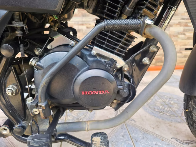 VENDO MOTO HONDA, MODELO CB 125 TWISTER, AÑO 2024, EXCELENTES CONDICIONES. - Imagen 8