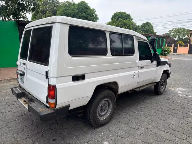 Land Cruiser ""AMBULANCIA""  --  2024 - Imagen 3