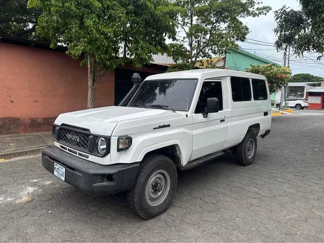 Land Cruiser ""AMBULANCIA""  --  2024