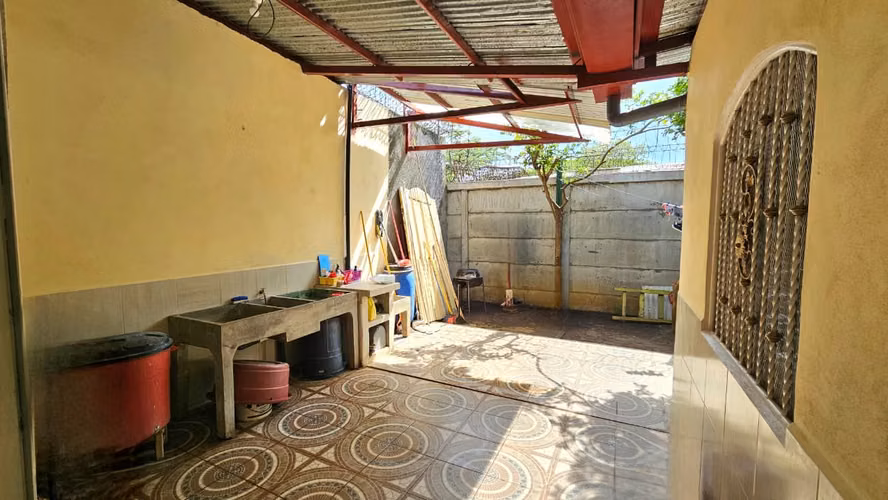 AG, SE VENDE CASA CERCANO A LA PUMA DE NINDIRI - Imagen 3