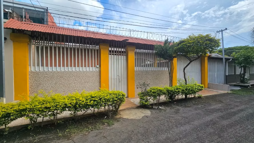 AG, SE VENDE CASA CERCANO A LA PUMA DE NINDIRI