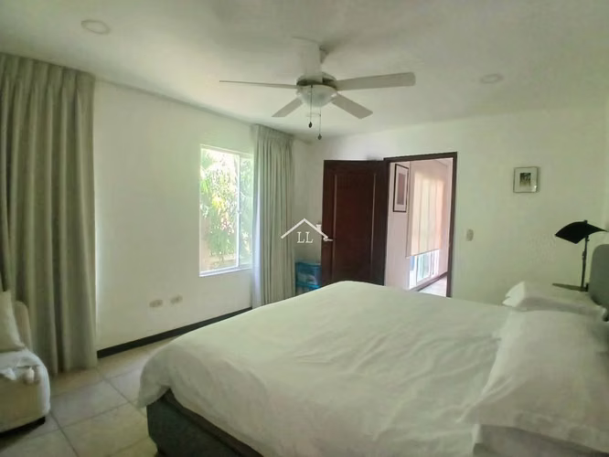 LL - Se Vende Linda Casa en Condominio en Las Colinas - Imagen 11