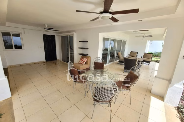 Renta con muebles en alamedas de las colinas!! 