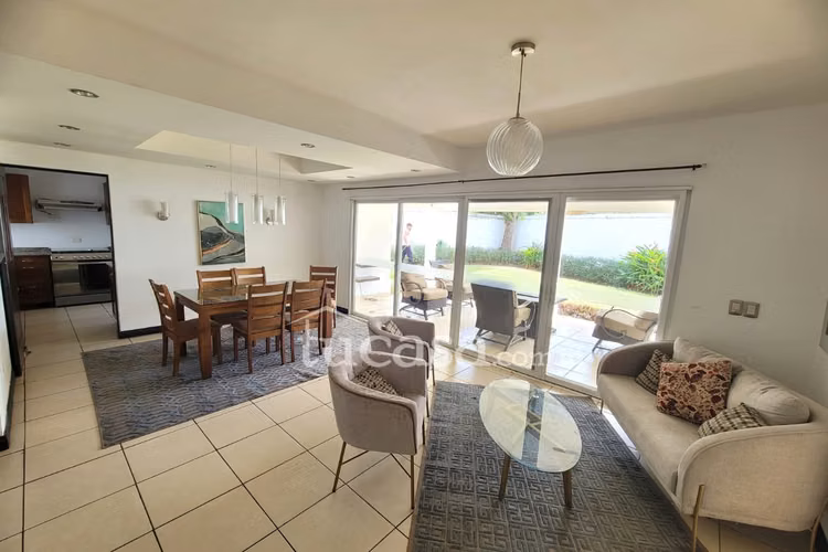 Renta con muebles en alamedas de las colinas!! 