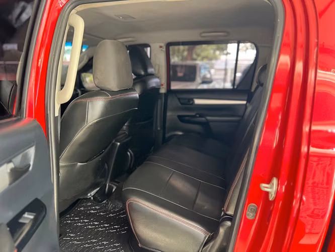 TOYOTA HILUX SR AÑO 2023 - Imagen 7