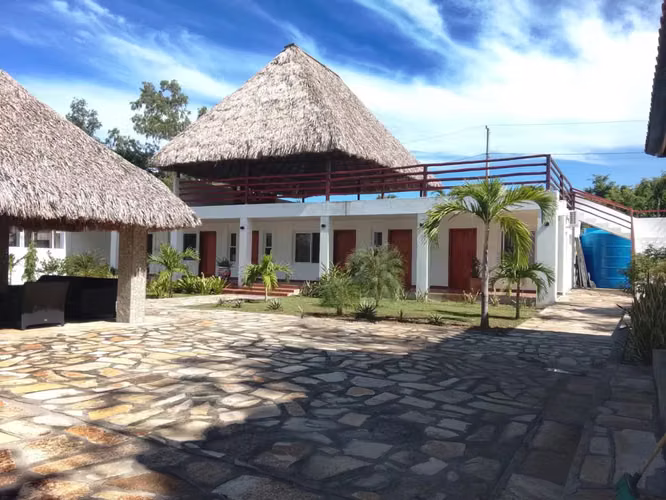 SE VENDE VILLA DE PLAYA EXCLUSIVA CON PISCINA Y CON VISTA AL MAR