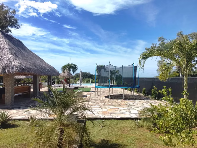 SE VENDE VILLA DE PLAYA EXCLUSIVA CON PISCINA Y CON VISTA AL MAR