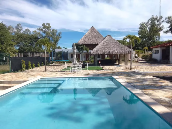 SE VENDE VILLA DE PLAYA EXCLUSIVA CON PISCINA Y CON VISTA AL MAR